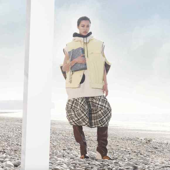 Louis Vuitton Coussin PM Blue Glacier Silver Chain Strap Shoulder Crossbody Bag - Picture 3 of 12